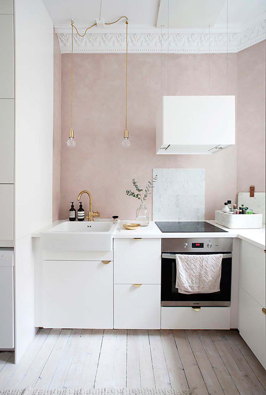 13 inspiring kitchens that pair white kitchen cabinets with black hardware  - COCO LAPINE DESIGNCOCO LAPINE DESIGN