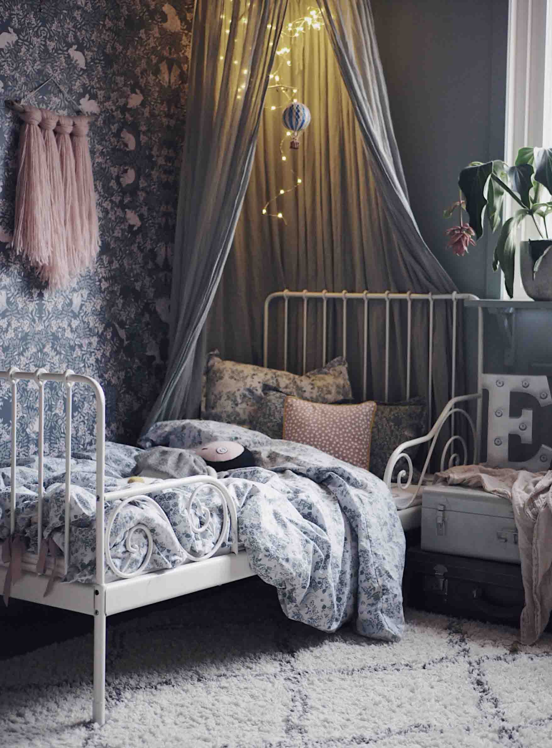 tips for decorating small kids bedrooms